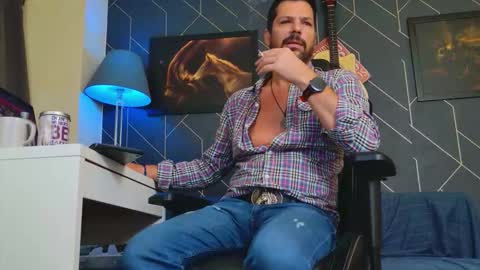 Snapshot of aaronbomer chatting on 09-29-25, 02:27 Aaron online show from 09-29-25, 02:27