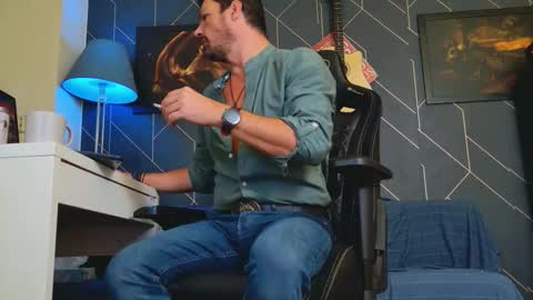 Snapshot of aaronbomer chatting on 10-06-25, 03:04 Aaron online show from 10-06-25, 03:04