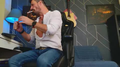 Snapshot of aaronbomer chatting on 10-21-25, 02:07 Aaron online show from 10-21-25, 02:07