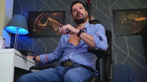 Snapshot of aaronbomer chatting on 10-27-25, 05:00 Aaron online show from 10-27-25, 05:00