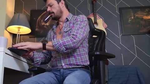 Snapshot of aaronbomer chatting on 11-14-25, 04:33 Aaron online show from 11-14-25, 04:33