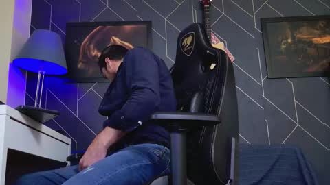 Snapshot of aaronbomer chatting on 11-19-25, 08:14 Aaron online show from 11-19-25, 08:14