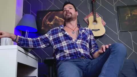 Snapshot of aaronbomer chatting on 11-20-25, 05:29 Aaron online show from 11-20-25, 05:29