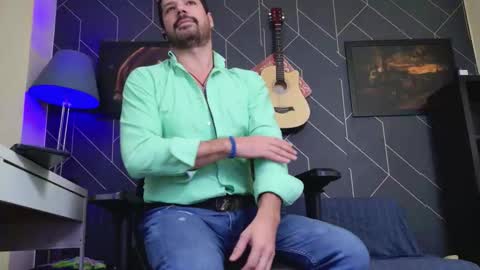 Snapshot of aaronbomer chatting on 11-28-25, 05:32 Aaron online show from 11-28-25, 05:32