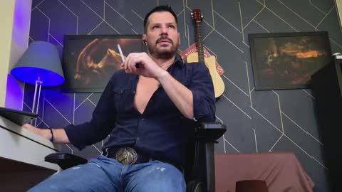 Snapshot of aaronbomer chatting on 12-04-25, 02:43 Aaron online show from 12-04-25, 02:43