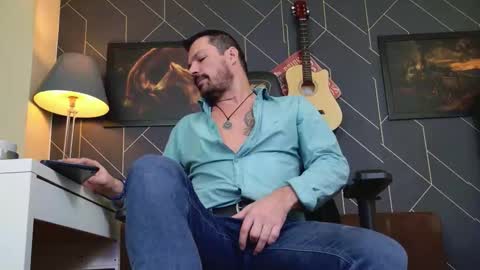 Snapshot of aaronbomer chatting on 12-18-25, 07:03 Aaron online show from 12-18-25, 07:03