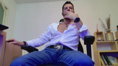 Aaron online show from 04-10-26, 02:39