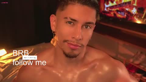 Snapshot of aaronfox_ chatting on 06-19-26, 01:21 AARON online show from 06-19-26, 01:21