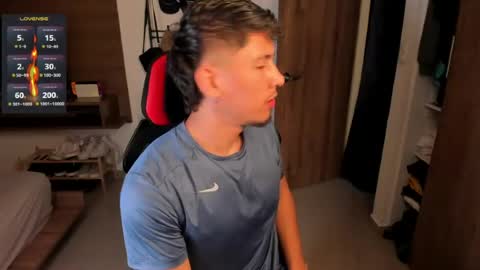 Snapshot of aaronfox_ chatting on 07-22-26, 01:19 AARON online show from 07-22-26, 01:19