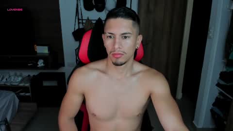 Snapshot of aaronfox_ chatting on 08-08-26, 12:18 AARON online show from 08-08-26, 12:18