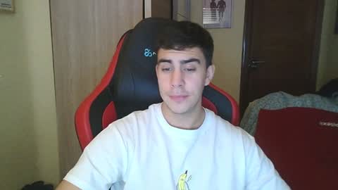 Snapshot of aaronlavine chatting on 12-10-24, 05:11 aaronlavine online show from 12-10-24, 05:11