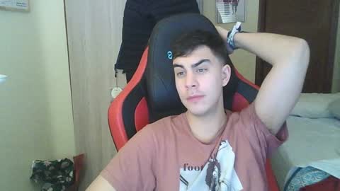 Snapshot of aaronlavine chatting on 12-26-24, 09:26 aaronlavine online show from 12-26-24, 09:26