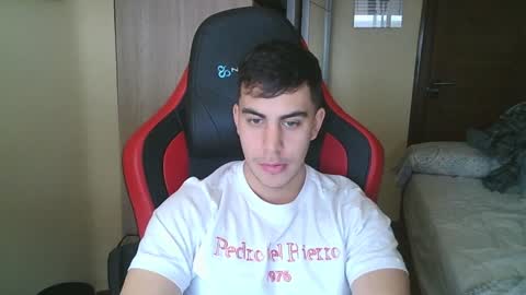 Snapshot of aaronlavine chatting on 02-07-25, 02:15 aaronlavine online show from 02-07-25, 02:15