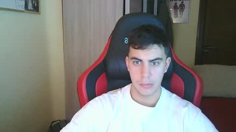 Snapshot of aaronlavine chatting on 02-11-25, 04:46 aaronlavine online show from 02-11-25, 04:46