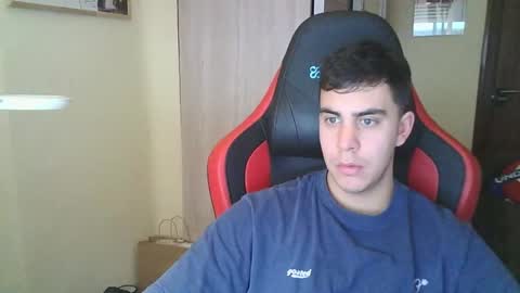 Snapshot of aaronlavine chatting on 02-17-25, 04:59 aaronlavine online show from 02-17-25, 04:59