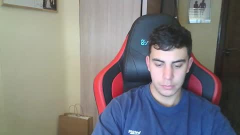 Snapshot of aaronlavine chatting on 02-18-25, 04:37 aaronlavine online show from 02-18-25, 04:37