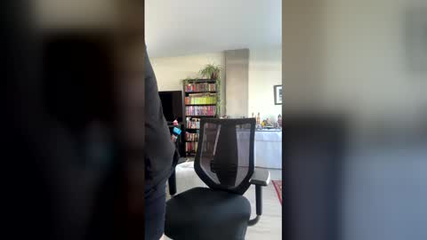 Snapshot of aarosteev chatting on 12-16-25, 06:13 Jason online show from 12-16-25, 06:13