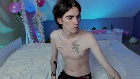 Snapshot of aataraxx chatting on 12-25-24, 12:16 Fiona and Harry online show from 12-25-24, 12:16