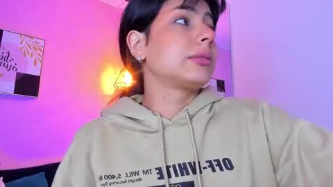 Snapshot of abbie_kinky chatting on 09-15-25, 01:00 abbie_kinky online show from 09-15-25, 01:00