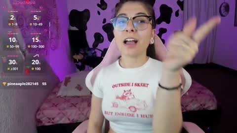 Snapshot of abbie_senjen chatting on 09-19-25, 03:19 April online show from 09-19-25, 03:19