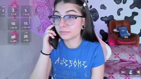 Snapshot of abbie_senjen chatting on 10-11-25, 06:06 April online show from 10-11-25, 06:06