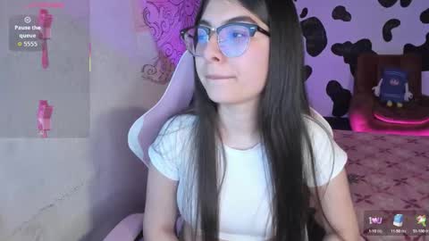 Snapshot of abbie_senjen chatting on 10-15-25, 03:17 April online show from 10-15-25, 03:17