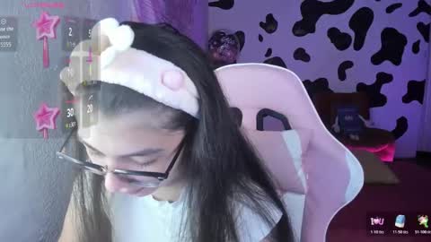 Snapshot of abbie_senjen chatting on 10-22-25, 03:07 April online show from 10-22-25, 03:07