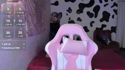 Snapshot of abbie_senjen chatting on 10-31-25, 06:47 April online show from 10-31-25, 06:47