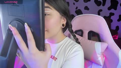 Snapshot of abbie_senjen chatting on 11-06-25, 01:06 April online show from 11-06-25, 01:06