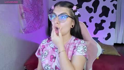 Snapshot of abbie_senjen chatting on 11-14-25, 09:13 April online show from 11-14-25, 09:13