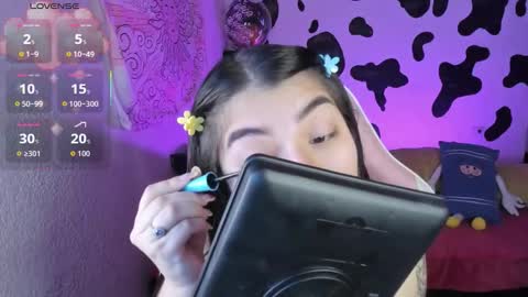 Snapshot of abbie_senjen chatting on 11-15-25, 10:59 April online show from 11-15-25, 10:59