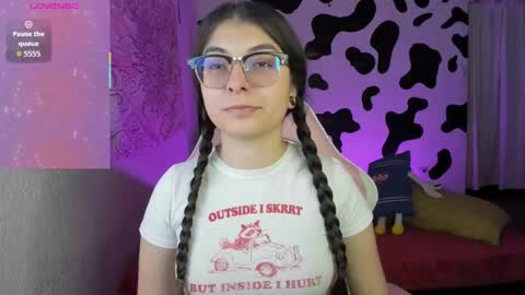 Snapshot of abbie_senjen chatting on 11-19-25, 10:54 April online show from 11-19-25, 10:54