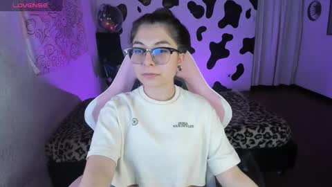 Snapshot of abbie_senjen chatting on 11-29-25, 03:31 April online show from 11-29-25, 03:31