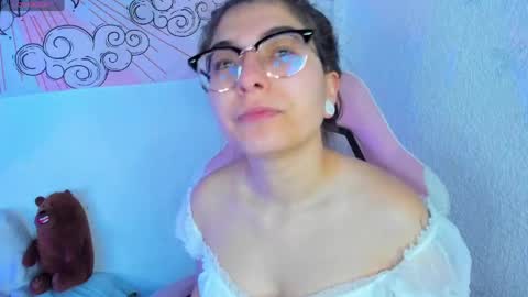 Snapshot of abbie_senjen chatting on 05-01-26, 01:32 April online show from 05-01-26, 01:32