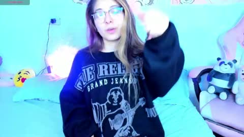 Snapshot of abbie_senjen chatting on 05-07-26, 04:51 April online show from 05-07-26, 04:51