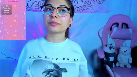Snapshot of abbie_senjen chatting on 05-18-26, 12:07 April online show from 05-18-26, 12:07