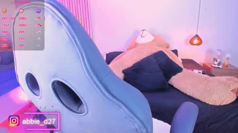 Abbie Edmond  online show from 10-30-25, 04:03