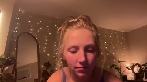 Abbie online show from 11-11-25, 12:21