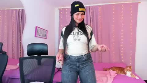 Snapshot of abby_parker1 chatting on 07-23-26, 01:58 Abby online show from 07-23-26, 01:58