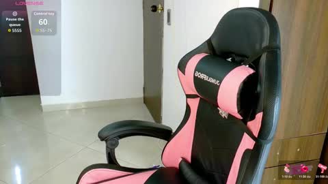 Snapshot of abby_tits chatting on 10-29-25, 04:20 ABBY online show from 10-29-25, 04:20