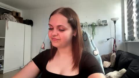 Snapshot of abbyhotgirl chatting on 07-28-26, 11:17 Abby online show from 07-28-26, 11:17