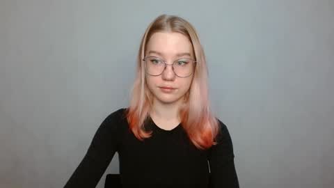 Snapshot of abbymoore__ chatting on 12-29-24, 09:39 Abby Lovense is active online show from 12-29-24, 09:39