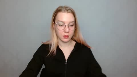 Snapshot of abbymoore__ chatting on 01-25-25, 08:42 Abby Lovense is active online show from 01-25-25, 08:42