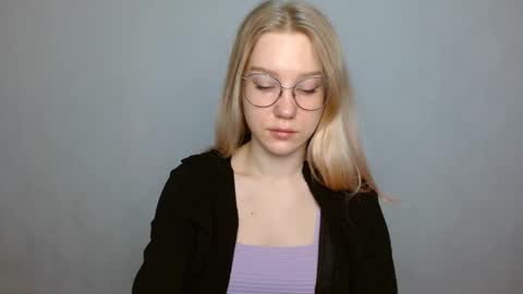 Snapshot of abbymoore__ chatting on 01-26-25, 08:57 Abby Lovense is active online show from 01-26-25, 08:57