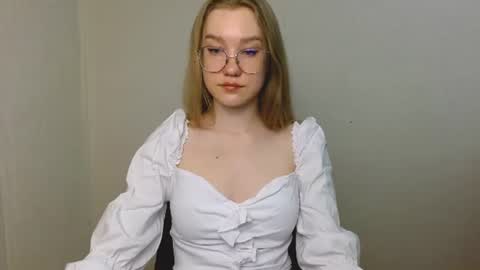 Abby Lovense is active online show from 06-20-26, 10:18