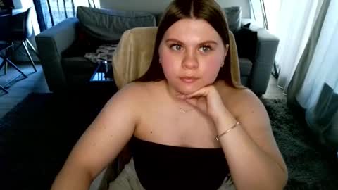 Snapshot of abbyvibe chatting on 10-20-25, 02:39 abbyvibe online show from 10-20-25, 02:39