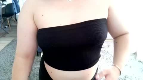 Snapshot of abbyvibe chatting on 10-29-25, 10:50 abbyvibe online show from 10-29-25, 10:50