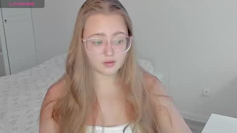 Snapshot of abbywyte chatting on 11-01-25, 01:35 Abby Stream at Sat Sun Mon Fri online show from 11-01-25, 01:35