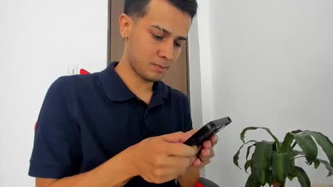 Independence model AbelAsburgo online show from 04-06-26, 05:47