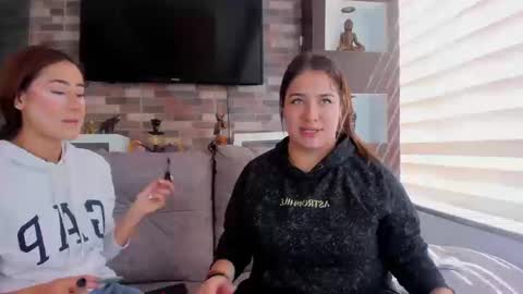 Snapshot of abella_as chatting on 09-22-25, 01:46 Abella online show from 09-22-25, 01:46